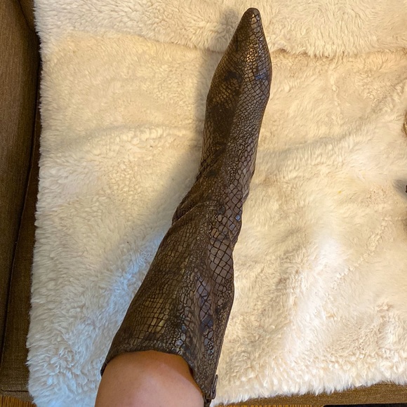 •Snake print heeled boots - Picture 4 of 5